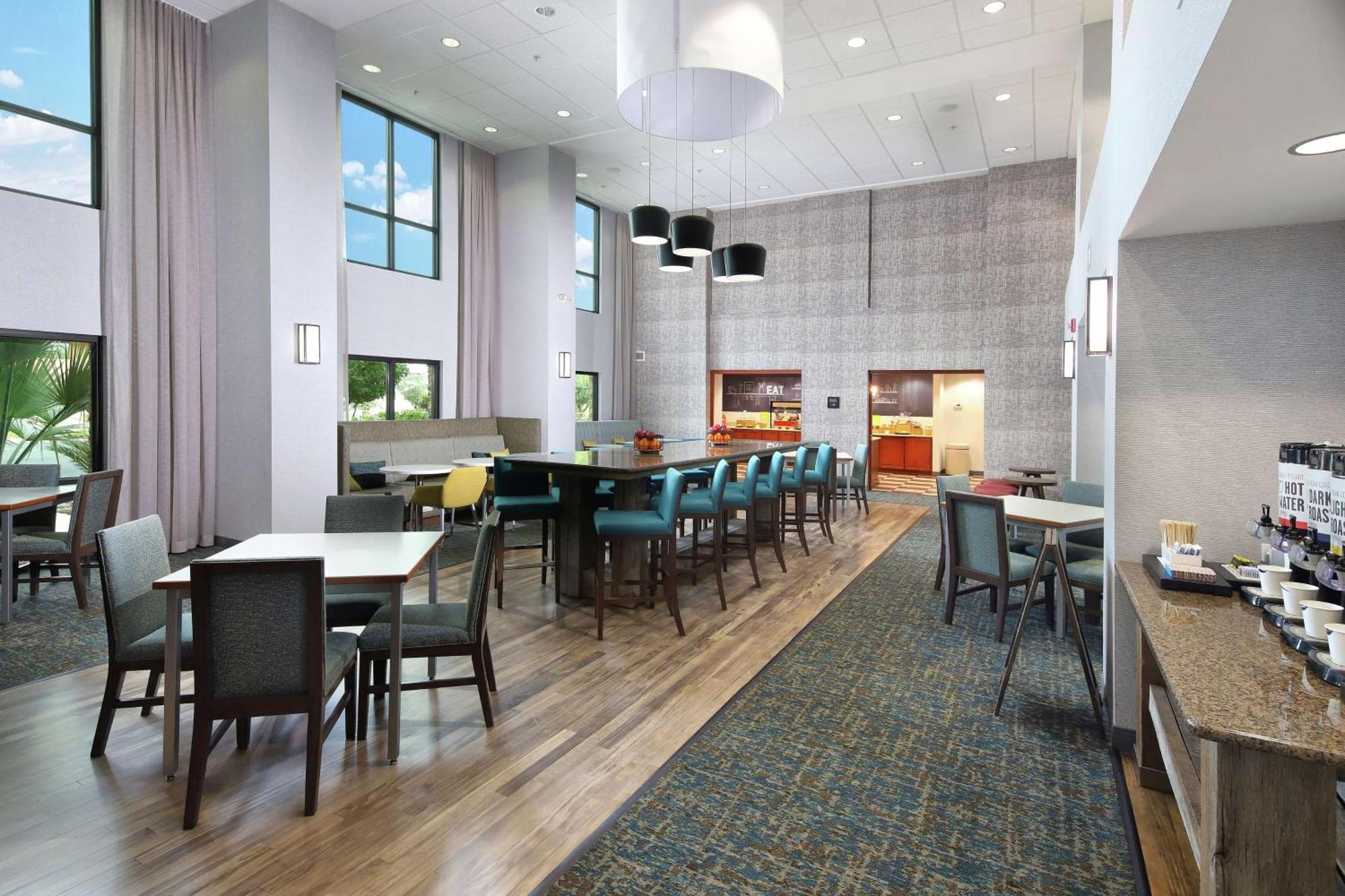 Hotel Hampton & East