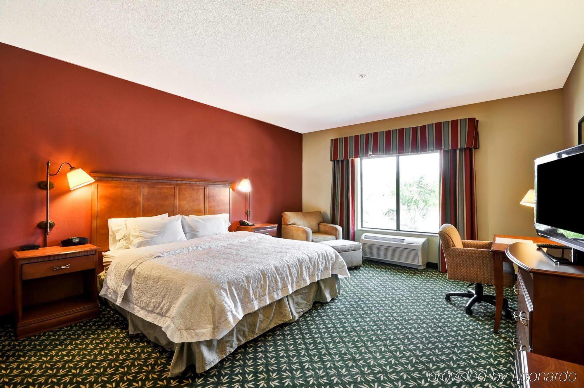 Hotel Hampton & East 3*