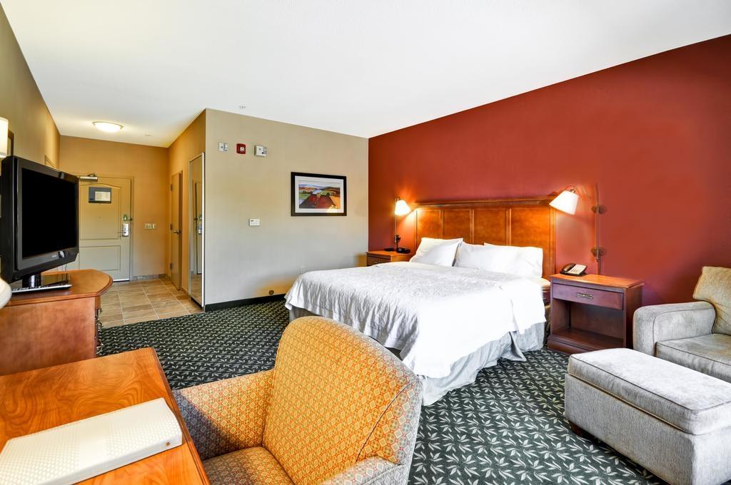 Hotel Hampton & East